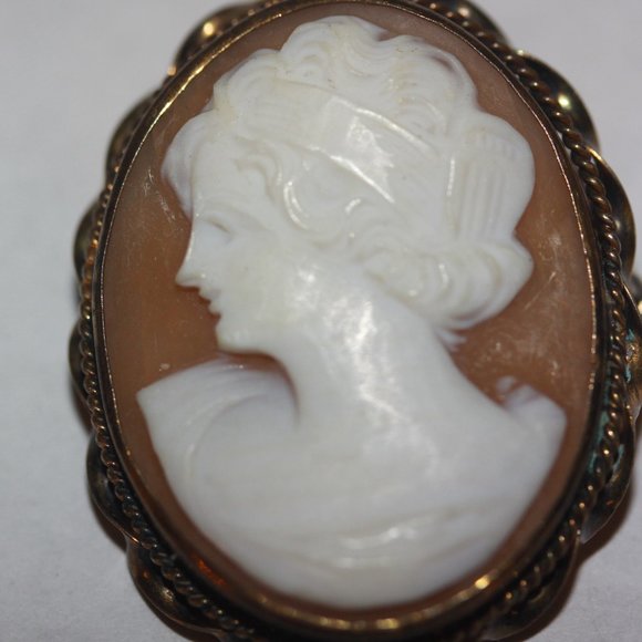Antique Shell Carved Cameo Brooch Pin Charm - Picture 2 of 3
